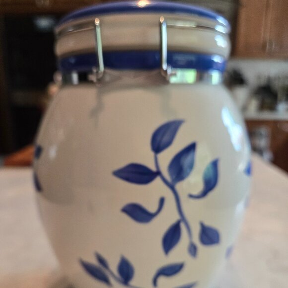 Inspirado IDC Stonelite Hinged Lid Cookie Jar - Picture 3 of 8